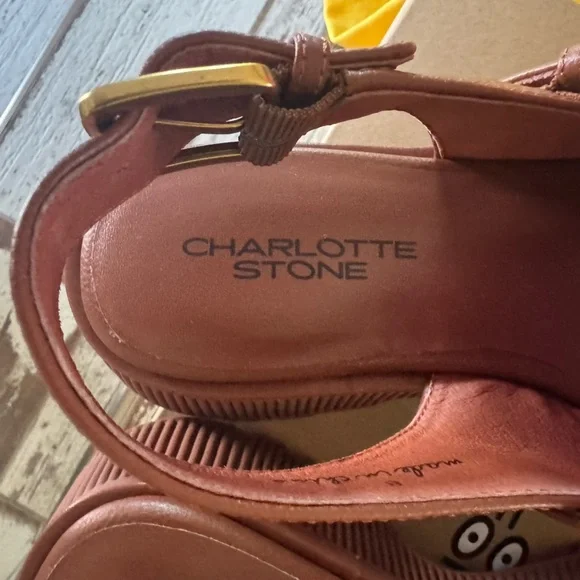 CHARLOTTE STONE “Aubrey woven” in carnation! Comes w/ FREE C.S. tote&duster bags